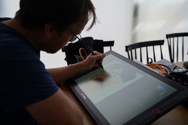 Drawing directly on the screen of XP-Pen Artist 24 Pro.jpg