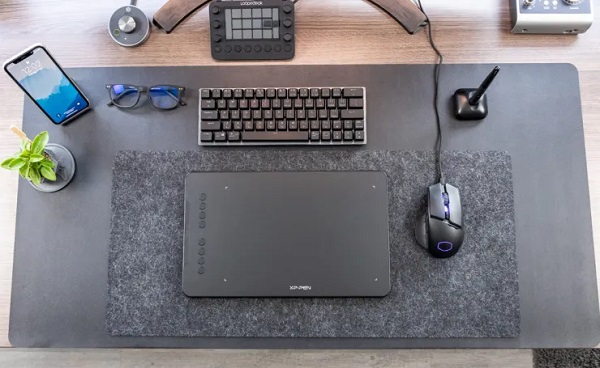 XPPen Deco 01 v2 graphic tablet for technical drawing