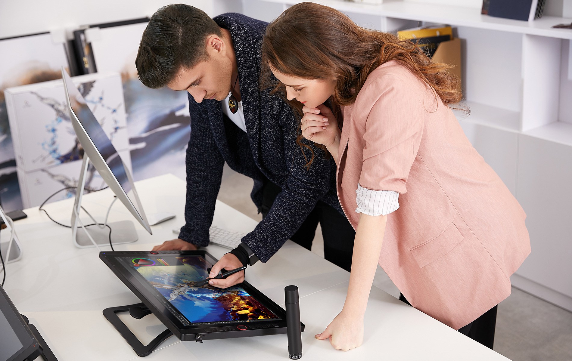 XP-Pen Artist 22R Pro Graphic Pen Display come with adjustable stand